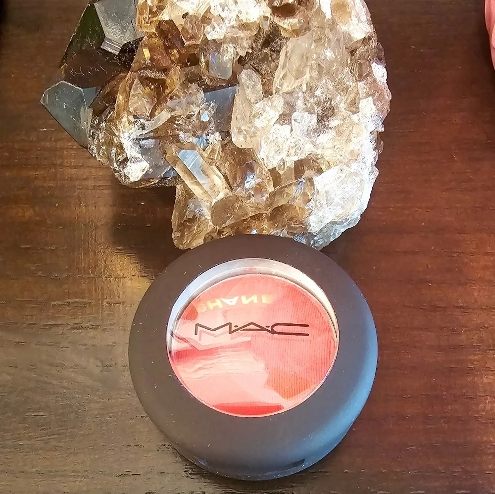 MAC  Powder Kiss Soft Matte Eye Shadow In Color A Little Tamed.